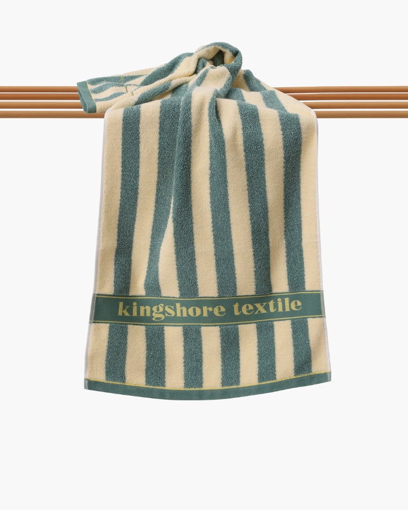 Serviette à main à rayures côtières